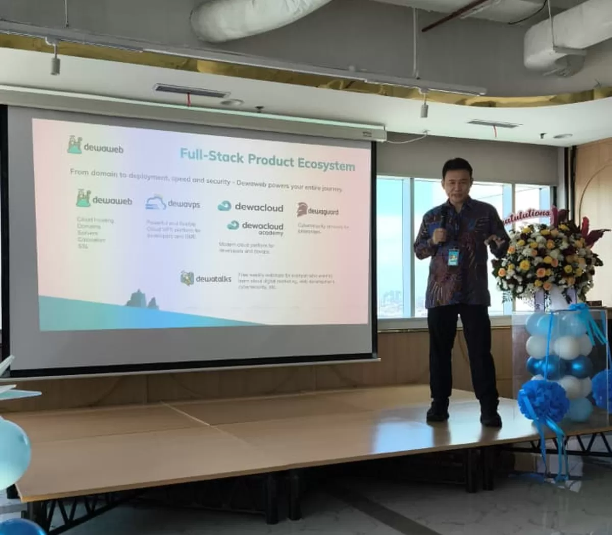 Edy Budiman, CEO PT Dewaweb Dalam Pembukaan Resmi Dewaweb Surabaya